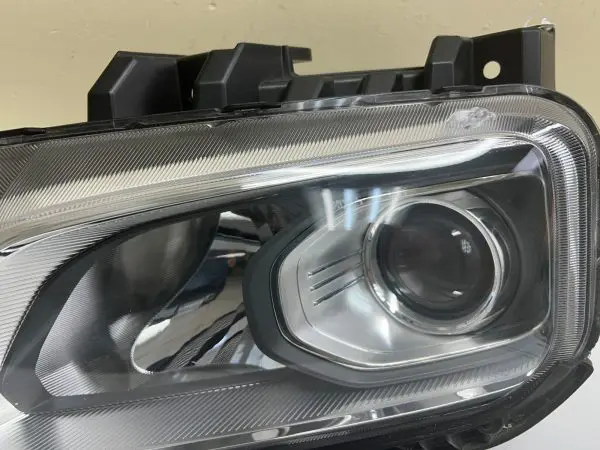 92101-J9020 NICE 2018 2019 2020 2021 HYUNDAI KONA FRONT LEFT OEM HEADLIGHT - Image 4