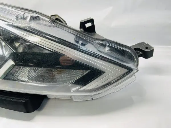 2016 2017 2018 2019 NISSAN SENTRA HALOGEN FRONT RIGHT OEM HEADLIGHT - Image 3