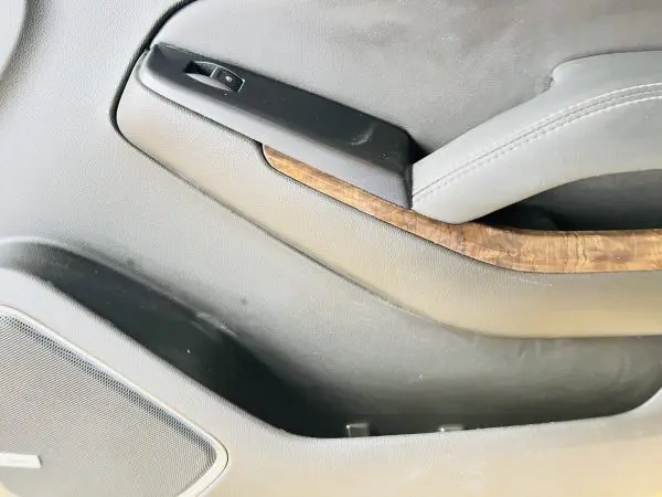 15 2016 2017 2018 2019 2020 TAHOE SUBURBAN YUKON FRONT RIGHT INTERIOR DOOR PANEL - Image 10