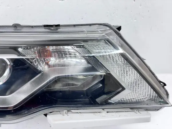 2017 2018 2019 2020 NISSAN PATHFINDER HALOGEN FRONT RIGHT OEM HEADLIGHT - Image 4