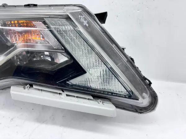 2017 2018 2019 2020 NISSAN PATHFINDER HALOGEN FRONT RIGHT OEM HEADLIGHT - Image 3