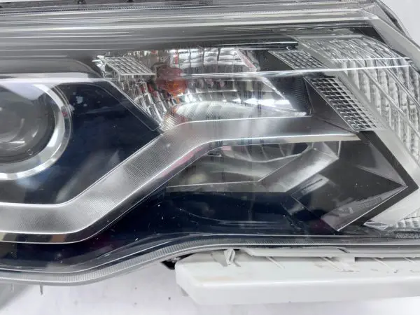 2017 2018 2019 2020 NISSAN PATHFINDER HALOGEN FRONT RIGHT OEM HEADLIGHT - Image 9