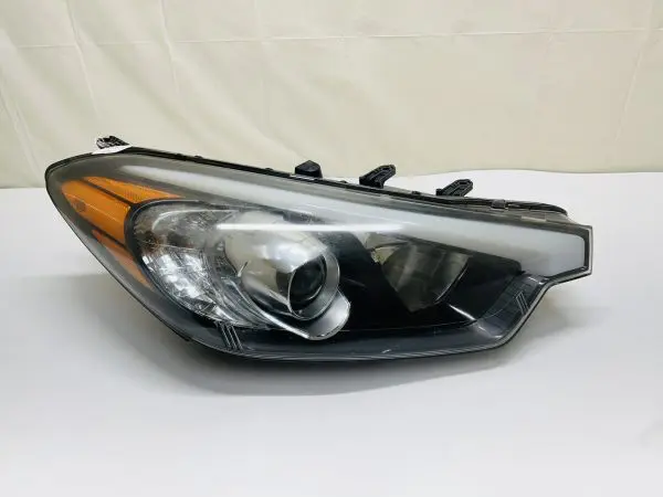 2014 2015 2016 KIA FORTE HALOGEN NO LED  RIGHT OEM HEADLIGHT 92102A7200