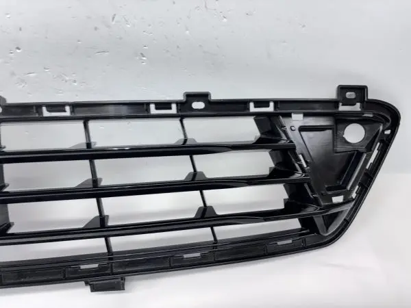 OEM 2020 2021 2022 2023 2024 cadillac xt5 Lower front Bumper grille 84776042 - Image 3