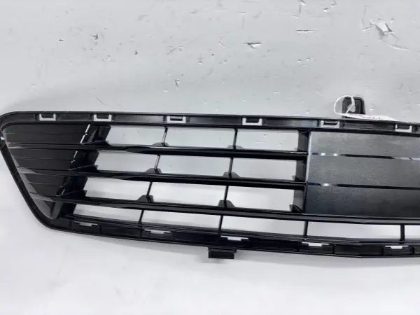 OEM 2020 2021 2022 2023 2024 cadillac xt5 Lower front Bumper grille 84776042 - Image 7