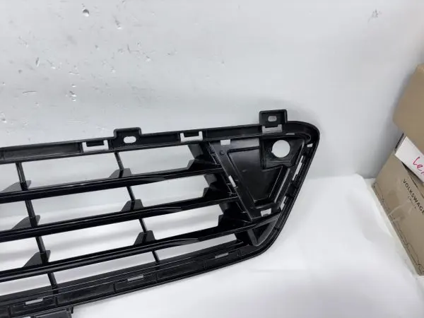 OEM 2020 2021 2022 2023 2024 cadillac xt5 Lower front Bumper grille 84776042 - Image 15