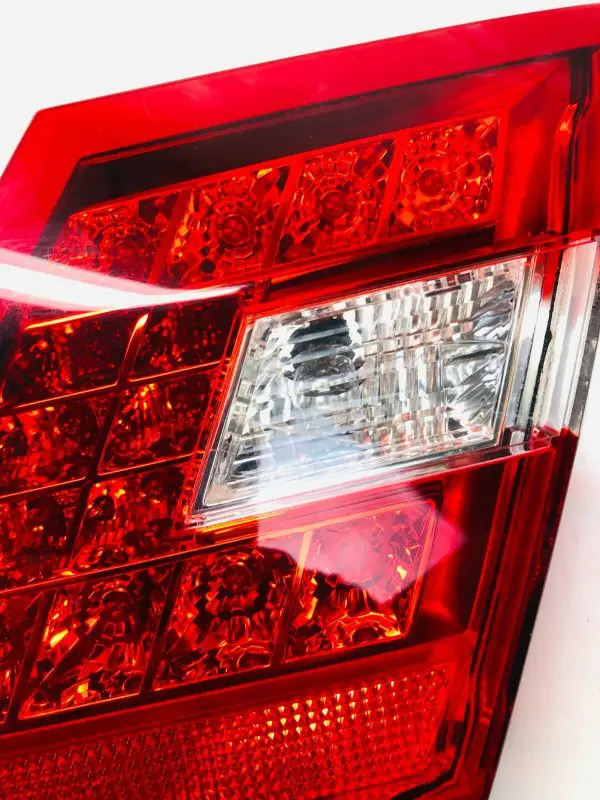 2010 2011 2012 2013 MERCEDES E CLASS REAR RIGHT OEM TAIL LIGHT E550 350 300 - Image 4