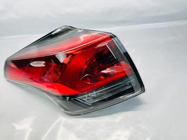 815600R6100 2016 2017 2018 TOYOTA RAV4 REAR LEFT OEM TAIL LIGHT - Image 2