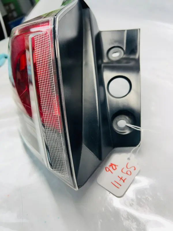815600R6100 2016 2017 2018 TOYOTA RAV4 REAR LEFT OEM TAIL LIGHT - Image 3