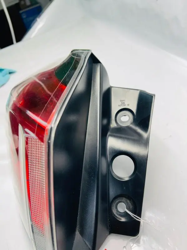 815600R6100 2016 2017 2018 TOYOTA RAV4 REAR LEFT OEM TAIL LIGHT - Image 4