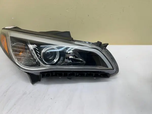 NICE 92102-C2000 2015 2016 2017 HYUNDAI SONATA HALOGEN FRONT RIGHT OEM HEADLIGHT - Image 2