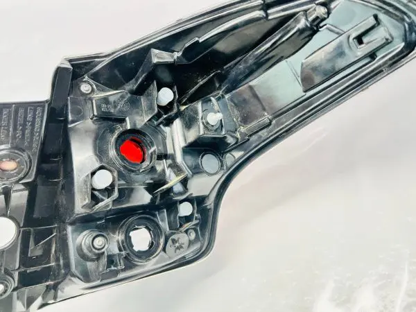 815600R6100 2016 2017 2018 TOYOTA RAV4 REAR LEFT OEM TAIL LIGHT - Image 12