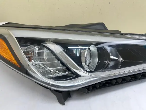 NICE 92102-C2000 2015 2016 2017 HYUNDAI SONATA HALOGEN FRONT RIGHT OEM HEADLIGHT - Image 8
