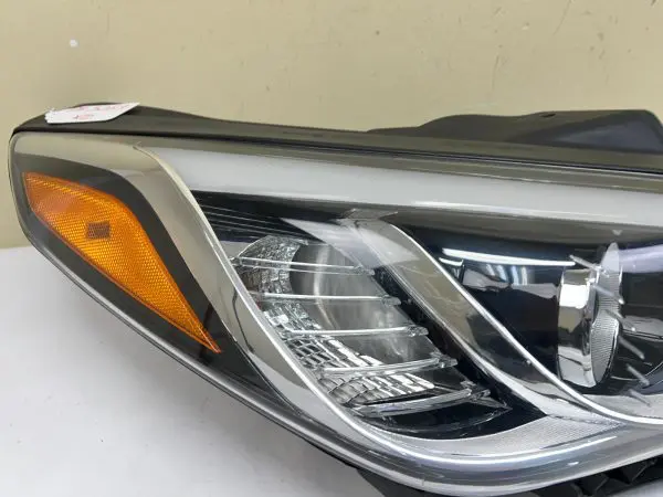 NICE 92102-C2000 2015 2016 2017 HYUNDAI SONATA HALOGEN FRONT RIGHT OEM HEADLIGHT - Image 9
