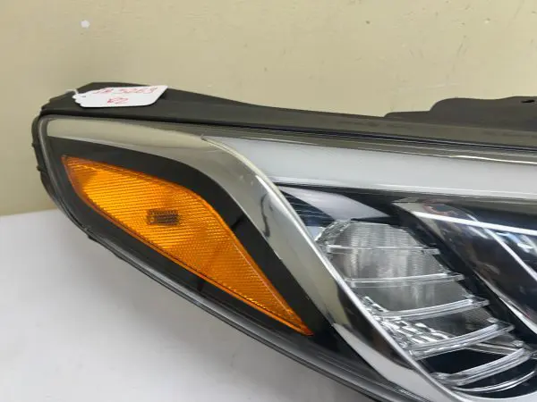 NICE 92102-C2000 2015 2016 2017 HYUNDAI SONATA HALOGEN FRONT RIGHT OEM HEADLIGHT - Image 10