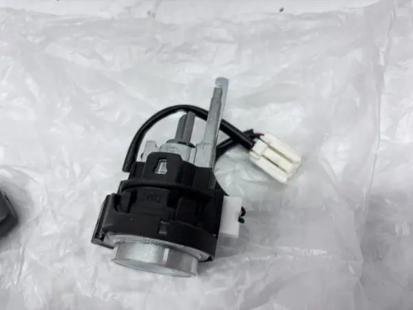 OEM 81900S2d00 2019-2023 Hyundai Sant Fe Cylinder And Keys Ignition Lock - Image 6