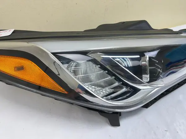 NICE 92102-C2000 2015 2016 2017 HYUNDAI SONATA HALOGEN FRONT RIGHT OEM HEADLIGHT - Image 16