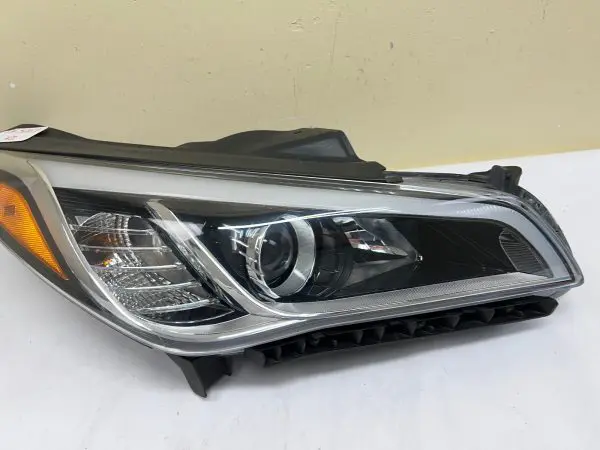 NICE 92102-C2000 2015 2016 2017 HYUNDAI SONATA HALOGEN FRONT RIGHT OEM HEADLIGHT - Image 17