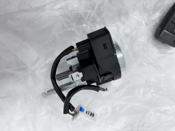 OEM 81900S2d00 2019-2023 Hyundai Sant Fe Cylinder And Keys Ignition Lock - Image 8