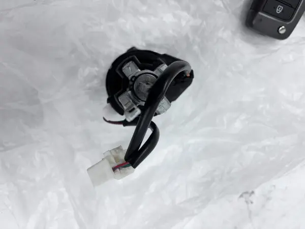 OEM 81900S2d00 2019-2023 Hyundai Sant Fe Cylinder And Keys Ignition Lock - Image 9