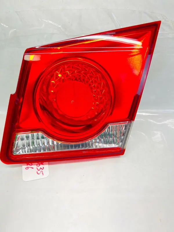 2011 2012 2013 2014 2015 CHEVY CRUZE HALOGEN REAR RIGHT INNER OEM TAIL LIGHT - Image 2