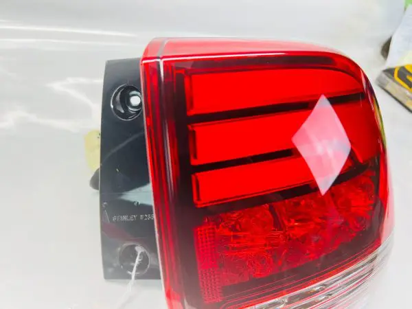 MINT 2016 2017 2018 2019 2020 MITSUBISHI OUTLANDER LED REAR RIGHT OEM TAIL LIGHT - Image 7