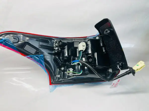 MINT 2016 2017 2018 2019 2020 MITSUBISHI OUTLANDER LED REAR RIGHT OEM TAIL LIGHT - Image 9