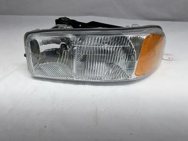 1999-2001 2002 2003 2004 2005 2006 Gmc Sierra Gmc Yukon Front Left Headlight