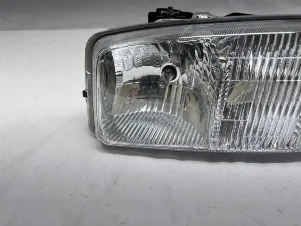 1999-2001 2002 2003 2004 2005 2006 Gmc Sierra Gmc Yukon Front Left Headlight - Image 3