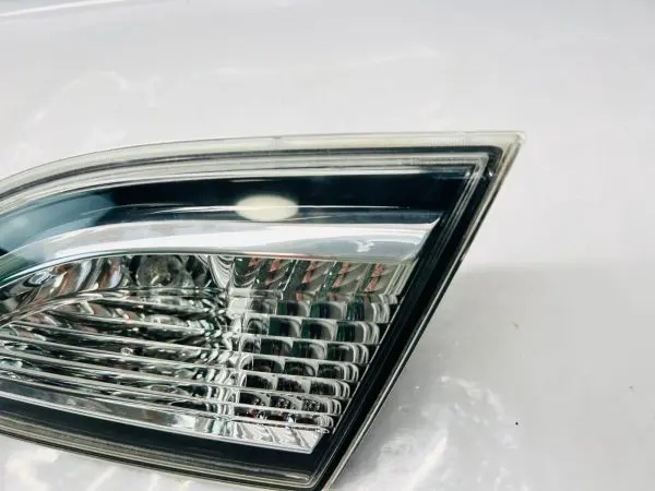 2010 2011 2012 2013 MAZDA3 INNER REAR RIGHT OEM TAIL LIGHT - Image 4