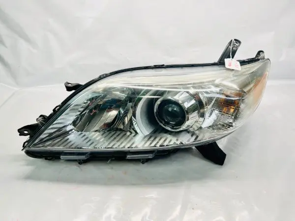 2011 2012 2013 2014 2015 2016 17 18 19 20 TOYOTA SEINNA FRONT LEFT OEM HEADLIGHT