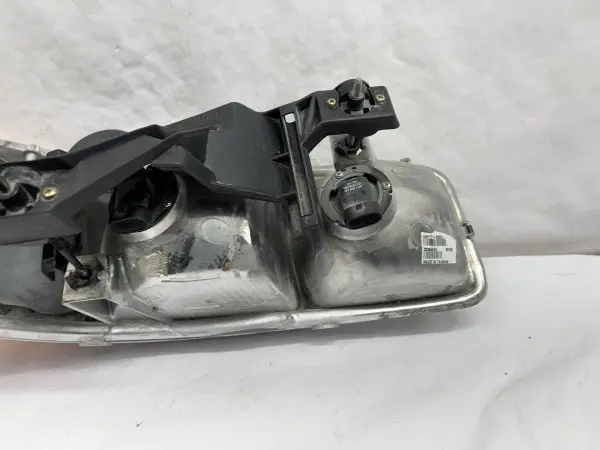 1999-2001 2002 2003 2004 2005 2006 Gmc Sierra Gmc Yukon Front Left Headlight - Image 14