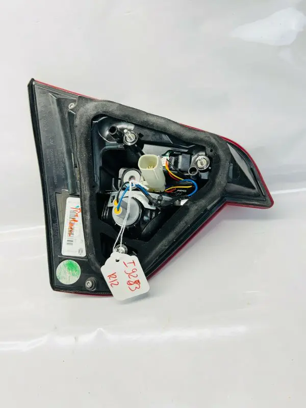 84086139  2016 2017 2018 BUICK ENVISION LID REAR RIGHT INNER OEM TAIL LIGHT - Image 11