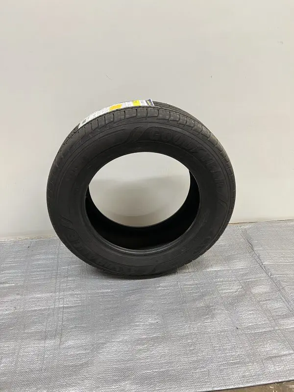 GOOD YEAR ASSURANCE MAXLIFE. 215/60R16. New Tire. 215 60 16.  215/60/16. 95V.