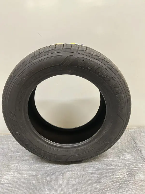 GOOD YEAR ASSURANCE MAXLIFE. 215/60R16. New Tire. 215 60 16.  215/60/16. 95V. - Image 2