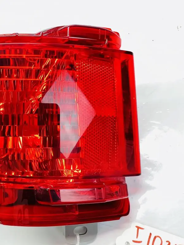 2016 2017 2018 TOYOTA LAND CRUISER REAR BUMPER LEFT OEM LOWER  REFLECTOR GENUINE - Image 7