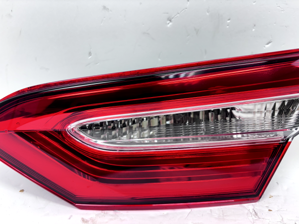 2018 2019 2020 2021 2022 2023 toyota camry halogen right inner oem tail light - Image 4