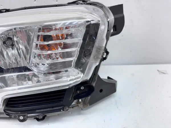 2016 2017 2018 2019 2020 2021 2022 TOYOTA TACOMA HALOGEN  RIGHT OEM HEADLIGHT - Image 2