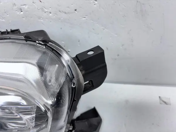 2016 2017 2018 2019 2020 2021 2022 TOYOTA TACOMA HALOGEN  RIGHT OEM HEADLIGHT - Image 4
