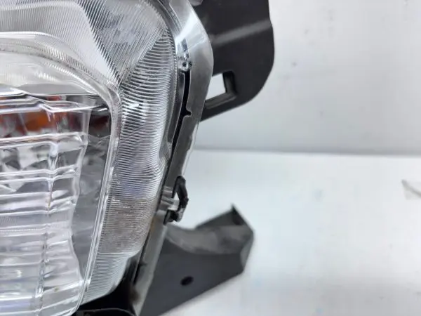 2016 2017 2018 2019 2020 2021 2022 TOYOTA TACOMA HALOGEN  RIGHT OEM HEADLIGHT - Image 5