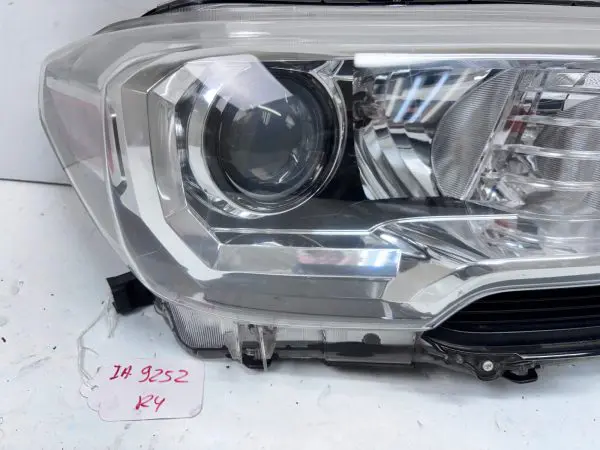 2016 2017 2018 2019 2020 2021 2022 TOYOTA TACOMA HALOGEN  RIGHT OEM HEADLIGHT - Image 14