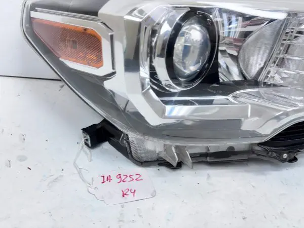 2016 2017 2018 2019 2020 2021 2022 TOYOTA TACOMA HALOGEN  RIGHT OEM HEADLIGHT - Image 15