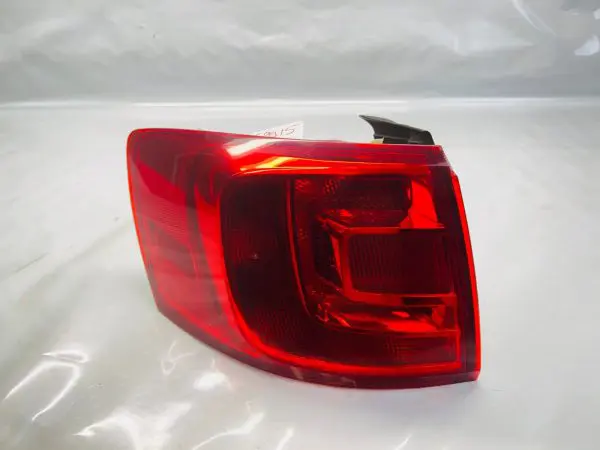 2011 2012 2013 2014 2015 2016 2017 2018 VW JETTA GLI REAR LEFT OEM TAIL LIGHT