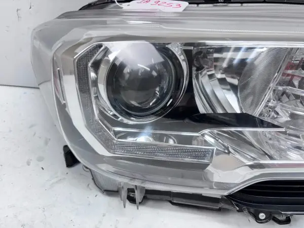 2016 2017 2018 2019 2020 2021 2022 TOYOTA TACOMA HALOGEN LED RIGHT OEM HEADLIGHT - Image 4