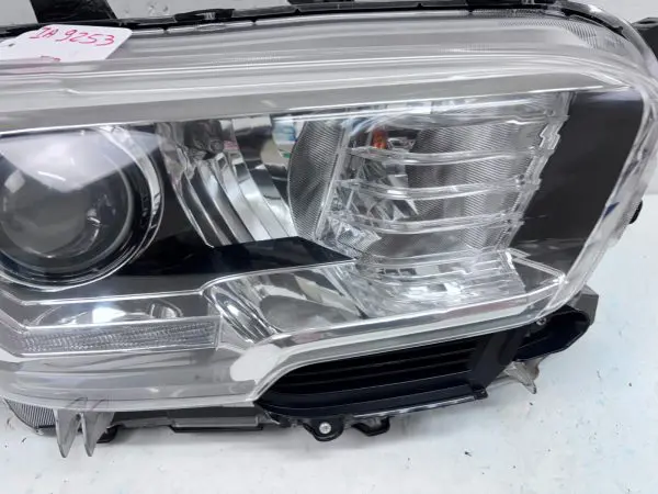 2016 2017 2018 2019 2020 2021 2022 TOYOTA TACOMA HALOGEN LED RIGHT OEM HEADLIGHT - Image 5