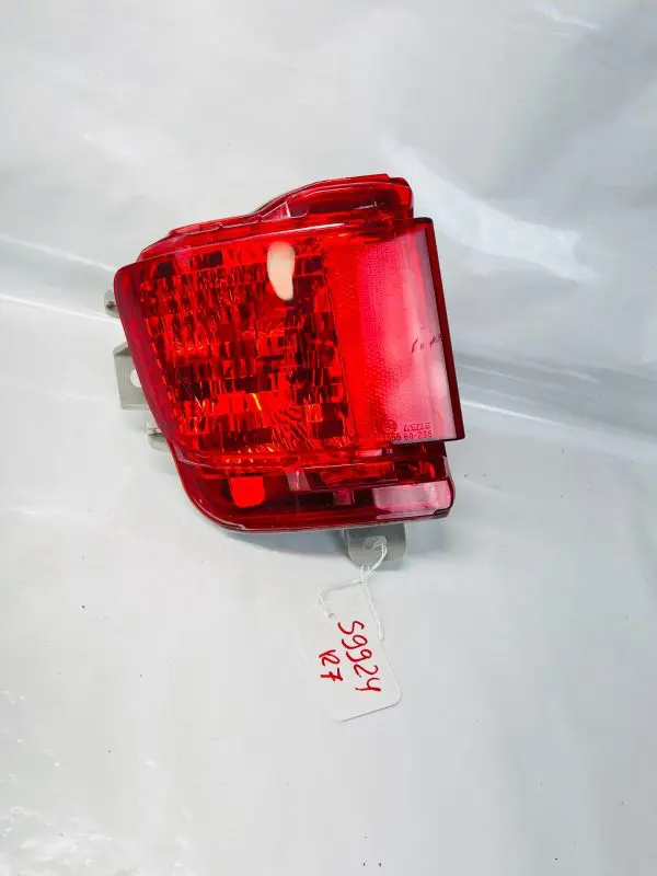 2016 2017 2018 TOYOTA LAND CRUISER REAR LEFT OEM REFLECTOR