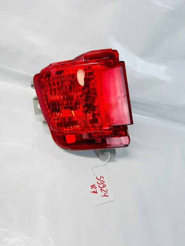 2016 2017 2018 TOYOTA LAND CRUISER REAR LEFT OEM REFLECTOR - Image 2