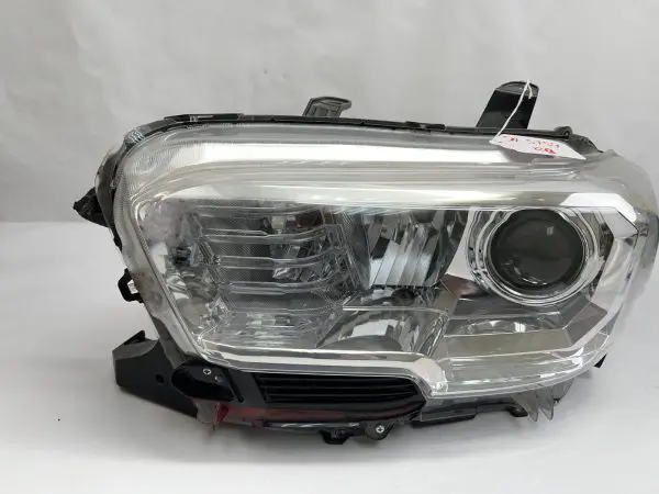 2016 2017 2018 2019 2020 2021 2022 TOYOTA TACOMA HALOGEN LEFT OEM HEADLIGHT - Image 2