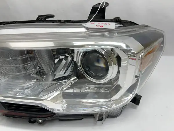 2016 2017 2018 2019 2020 2021 2022 TOYOTA TACOMA HALOGEN LEFT OEM HEADLIGHT - Image 4