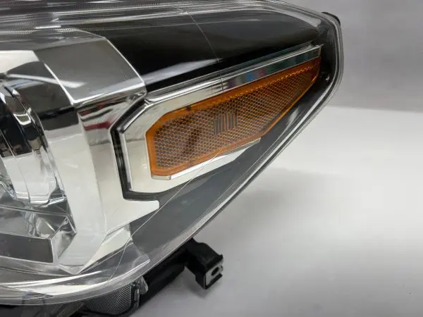2016 2017 2018 2019 2020 2021 2022 TOYOTA TACOMA HALOGEN LEFT OEM HEADLIGHT - Image 6